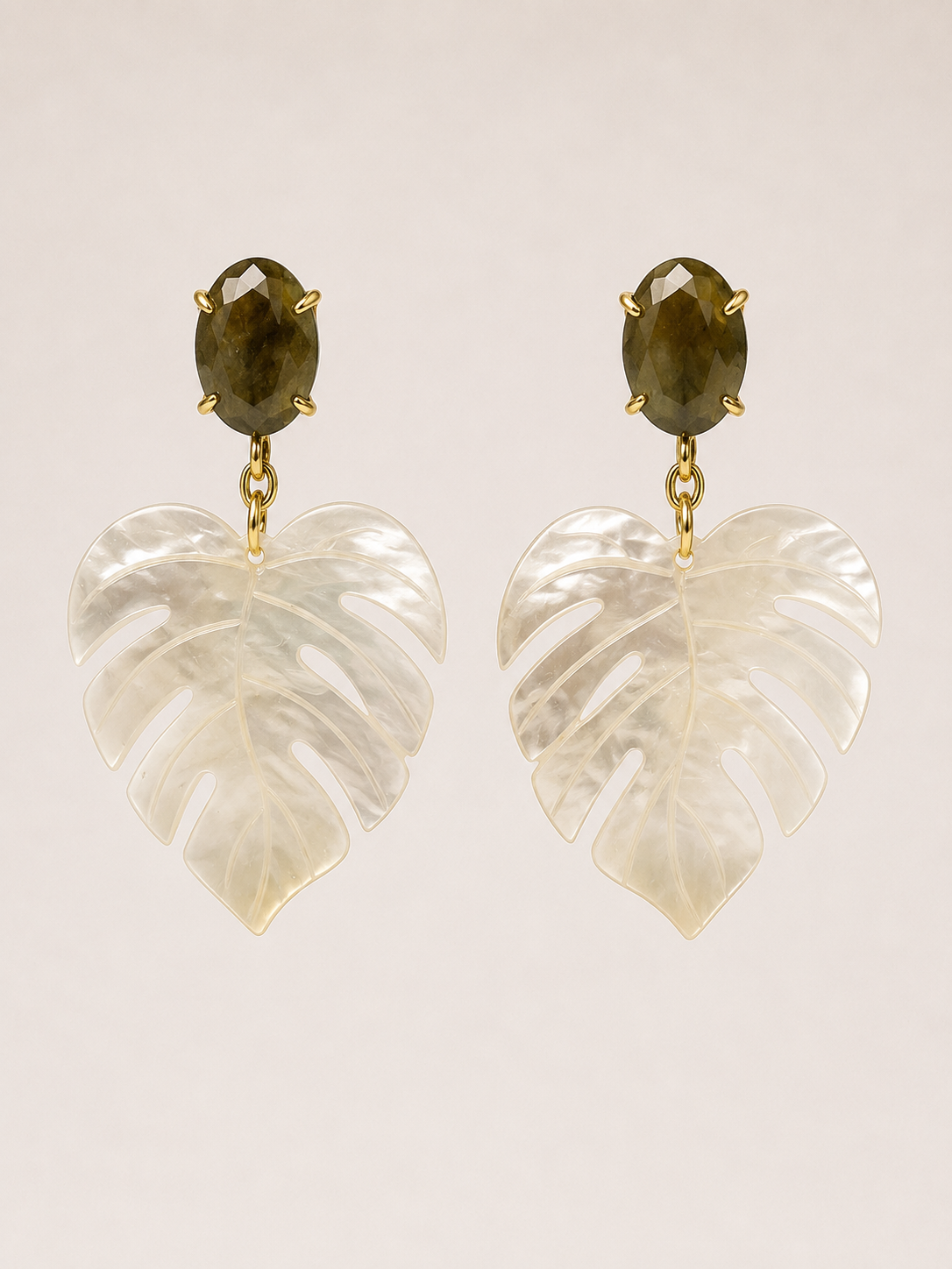 PENDIENTES MONSTERA NACARADA